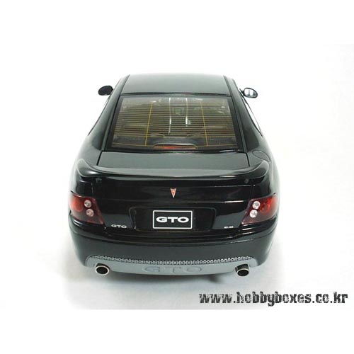 2005 GTO - black 